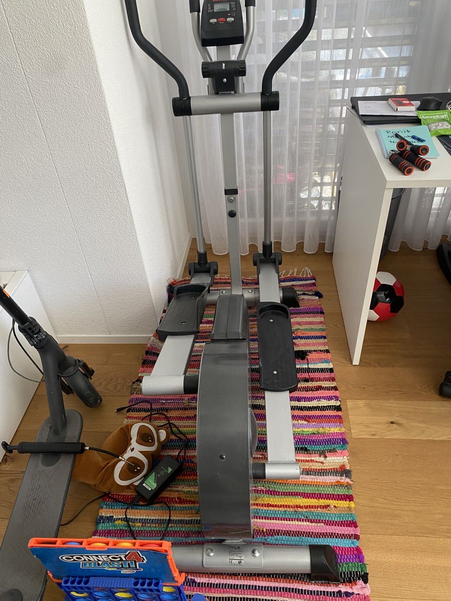 Vélos d'appartement: Crosstrainer Kettler gebraucht mit Displayanzeige – D'occasion à Root par Ronitmat