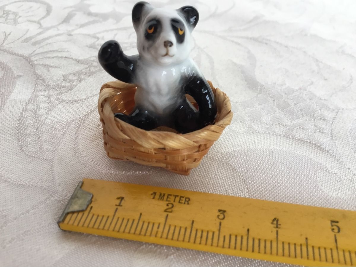 Case e mobili per bambole: Puppenstuben Pandabär mit Körbchen – Usato da St. Gallen venduto da chamilla