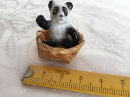 Puppenstuben Pandabär mit Körbchen