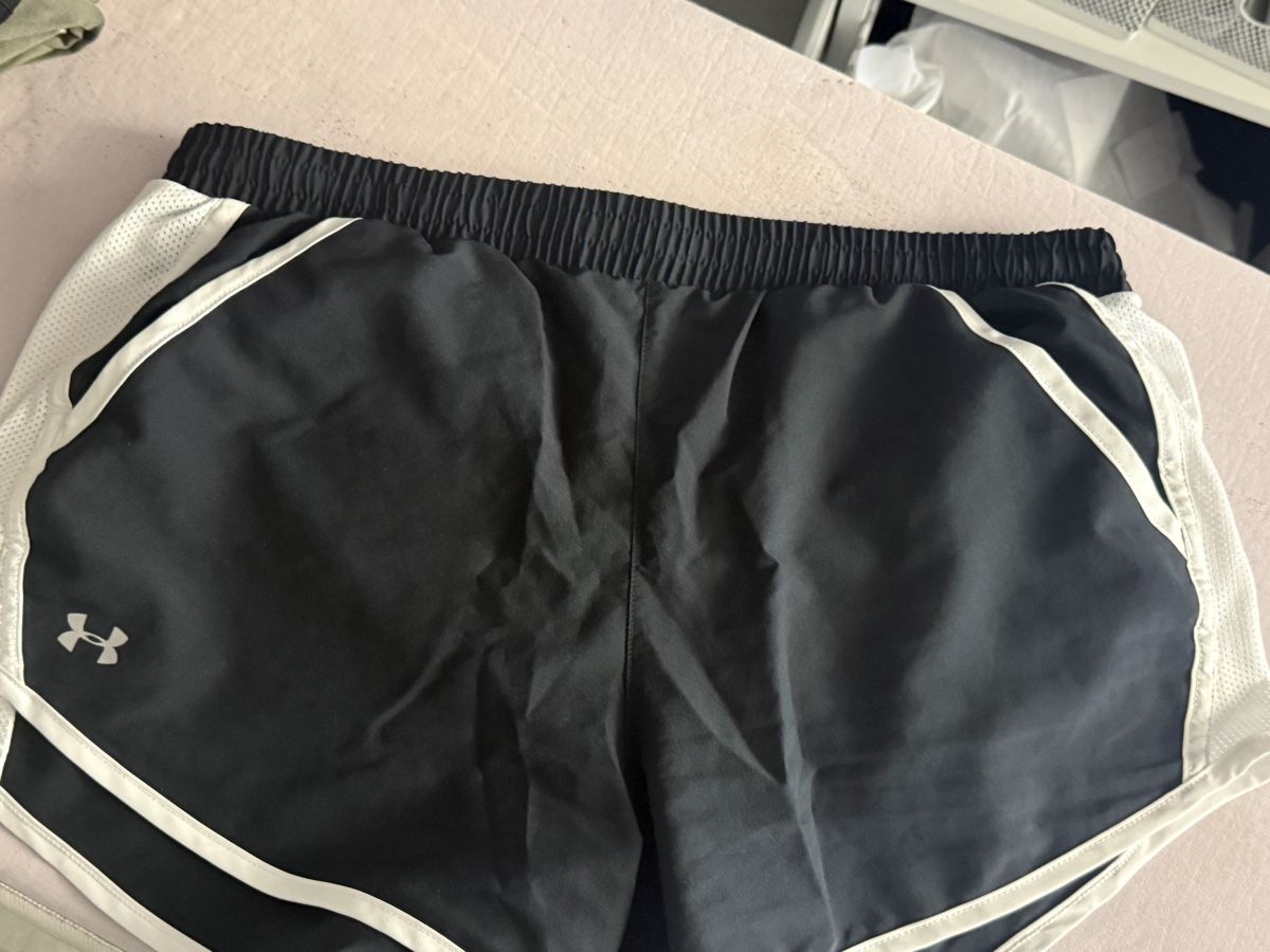 Pantaloni: Kurze Sporthosen M/L – Usato da Künten venduto da PippilottaKunterbunt 3