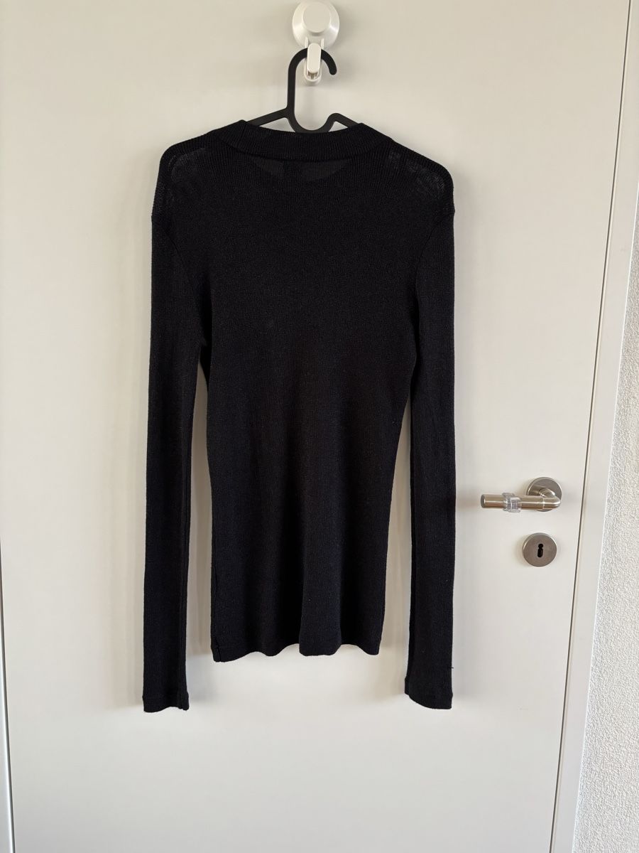 Pulls & Sweat-shirts: Schwarzes Oberteil – D'occasion à Glattpark(Opfikon) par rue_9c5p 1