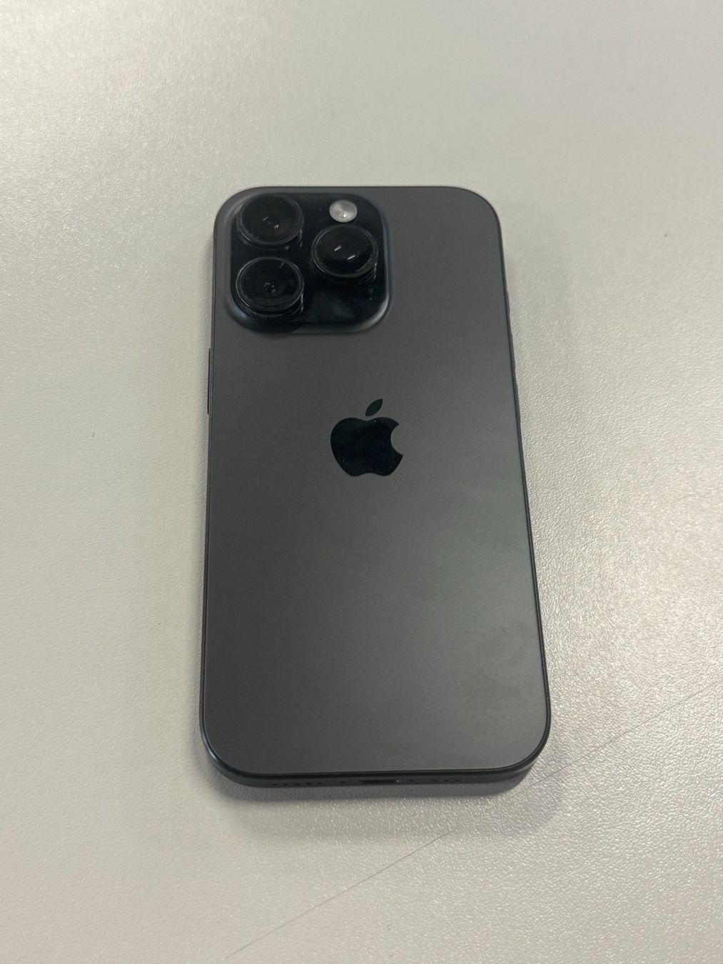 Apple Telefoni cellulari / Smartphones: Apple iPhone 16 Pro, 256GB – Usato da Hombrechtikon venduto da SPS-Liquidationen 1