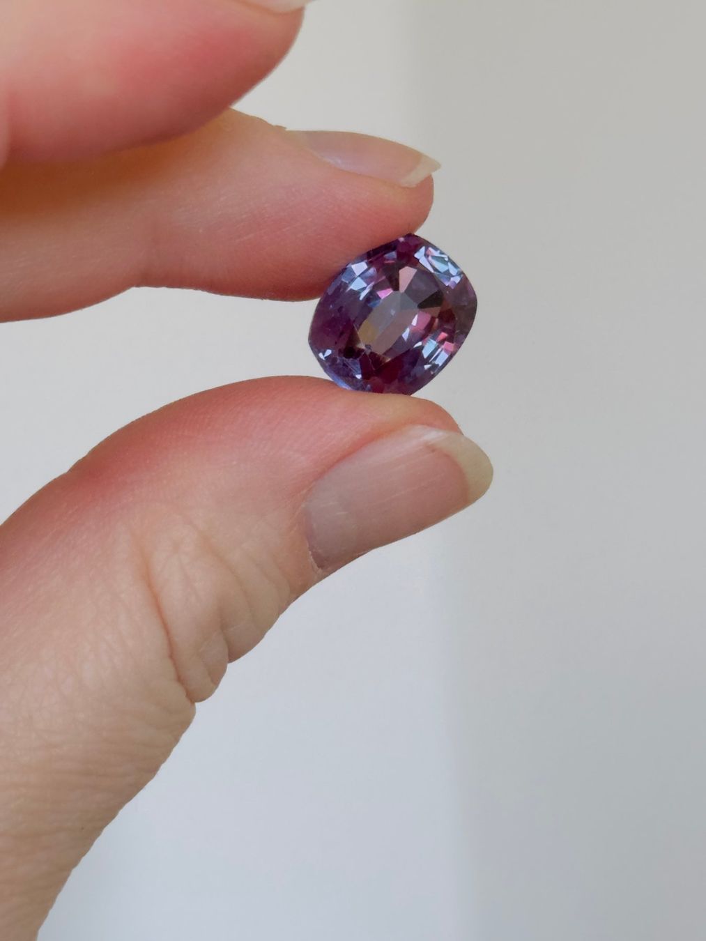 Edelsteine: 10.95 Ct Color Change Certified – Neu und originalverpackt aus Genève von AWWA 1