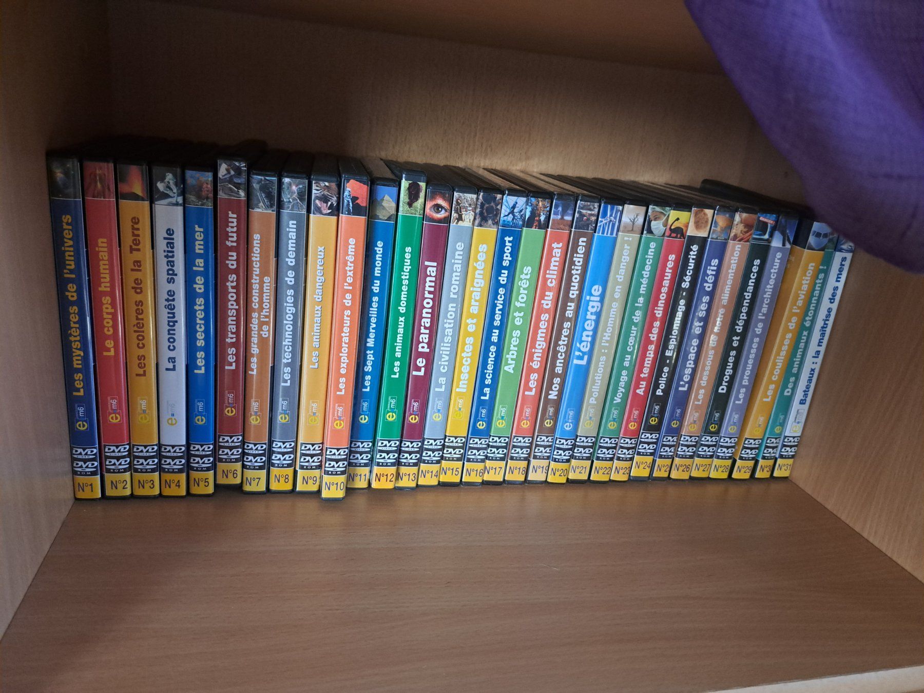 Alle DVDs: Lot "E = M6" DVD + Cahiers – Gebraucht aus Cortaillod von Deltona14