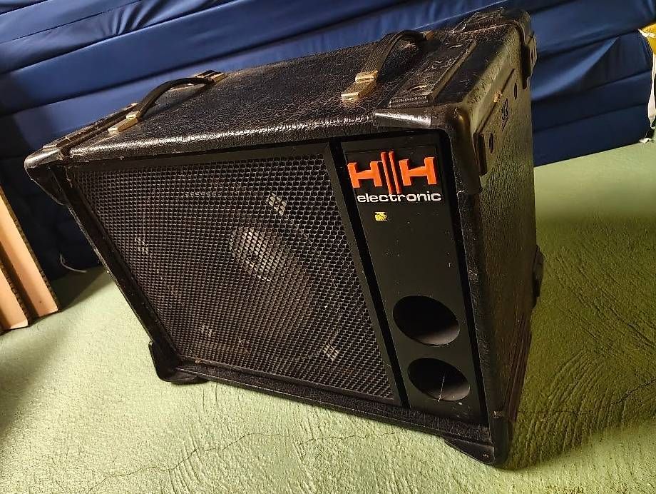 Strumenti musicali: Box basse HH Electronic – Usato da La Chaux-de-Fonds venduto da stonekluk