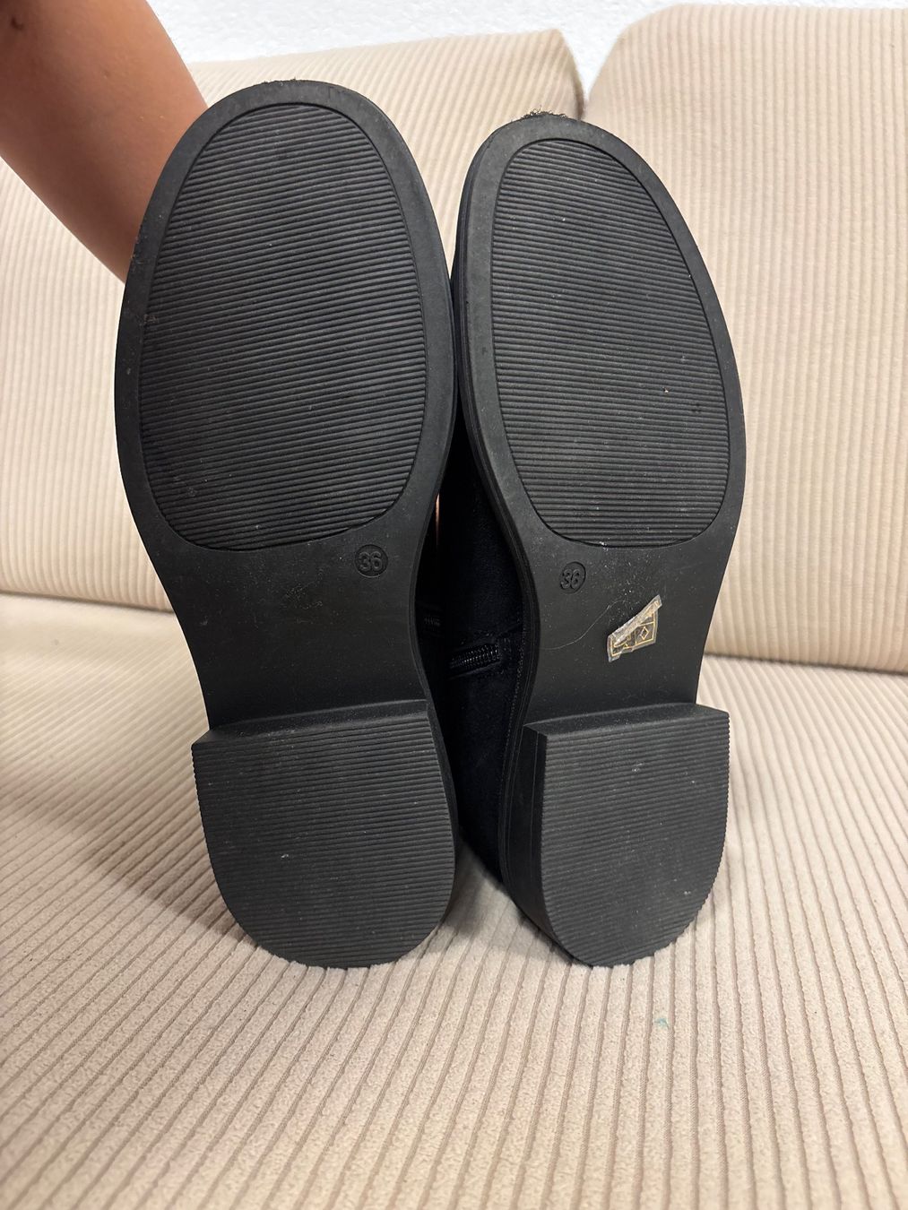 Scarpe da donna: Bottes hautes en cuir 37 – Nuovo (secondo la descrizione) da Neuchâtel venduto da dum_5xby 4