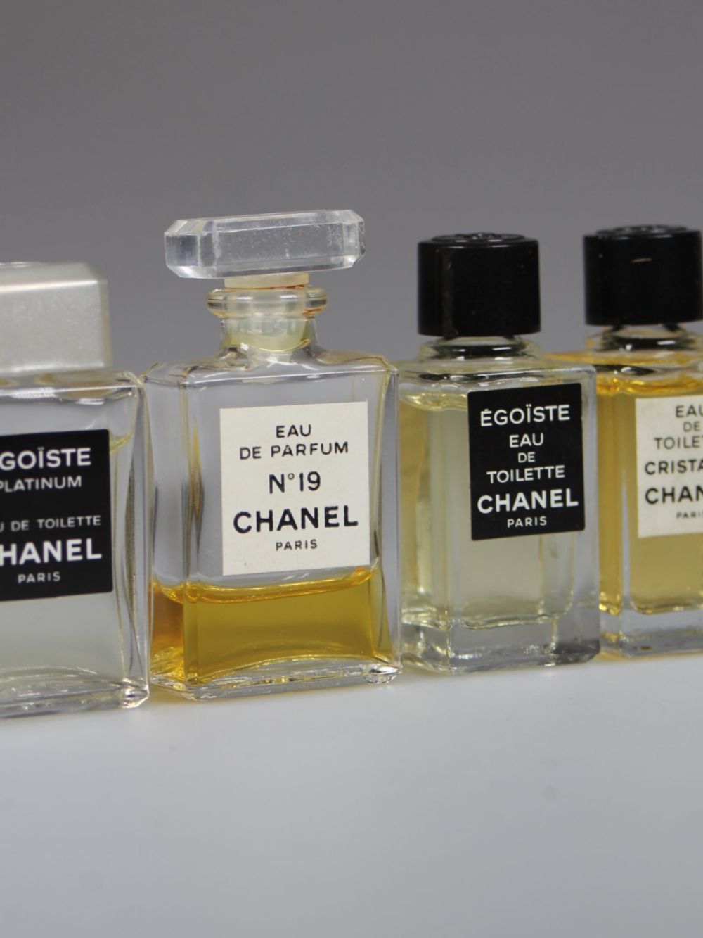 Chanel Parfum & Eau de Toilette: Set mit 5 Chanel Parfum-Miniature – Gebraucht aus Basel von IRMAundFRED 2