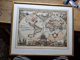 Historische Weltkarte gerahmt mit Goldrahmen 