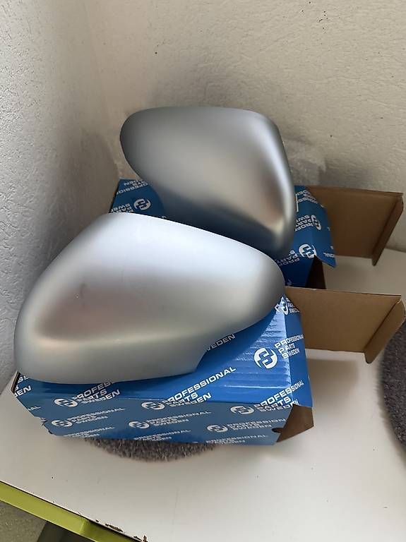 Tutti pezzi di ricambio auto: Coques de rétroviseur Volvo  – Usato da Grimisuat venduto da Kud05