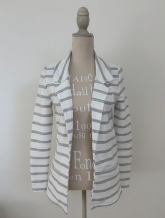 🤍 Blazer von „SOAKED IN LUXURY“, weiss/grau, Gr. XS/34 🤍