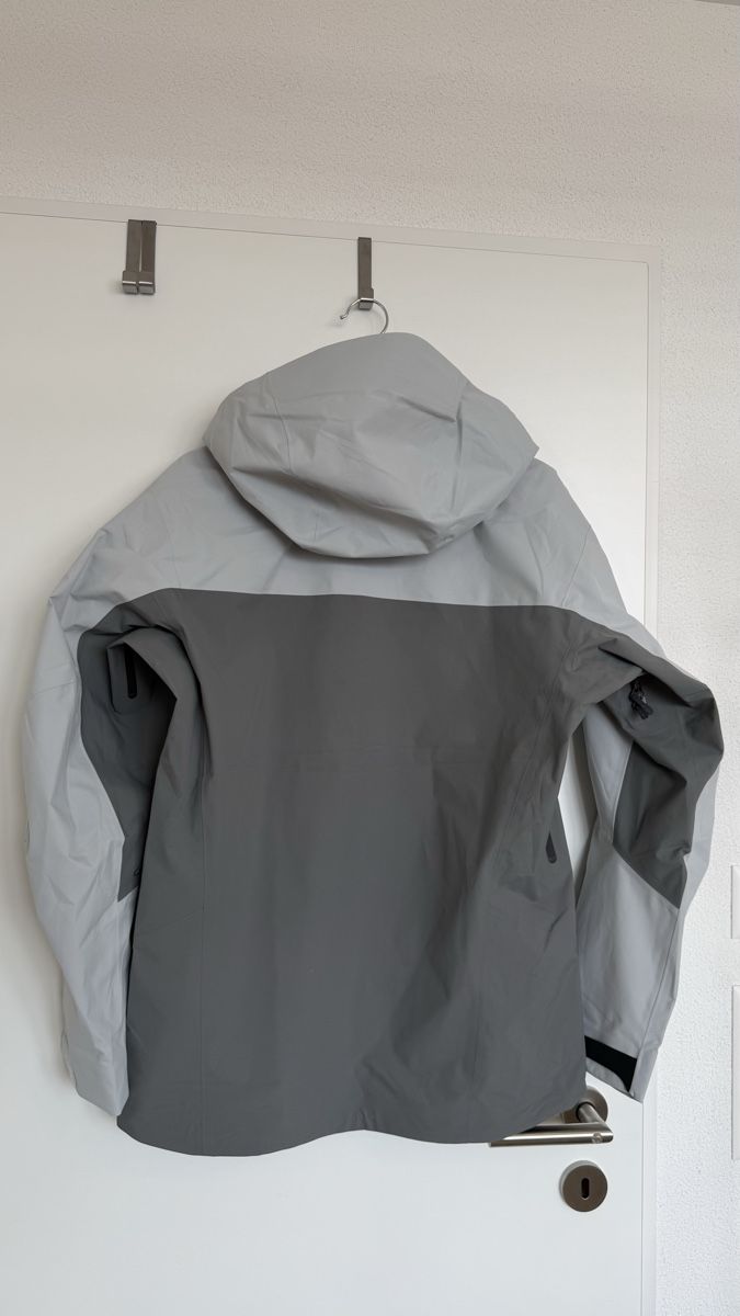 Arcteryx Vestes: Arcteryx Beta AR Jacke Grösse L – Neuf avec emballage d'origine à Niederwil SG par SuisseArchive 2