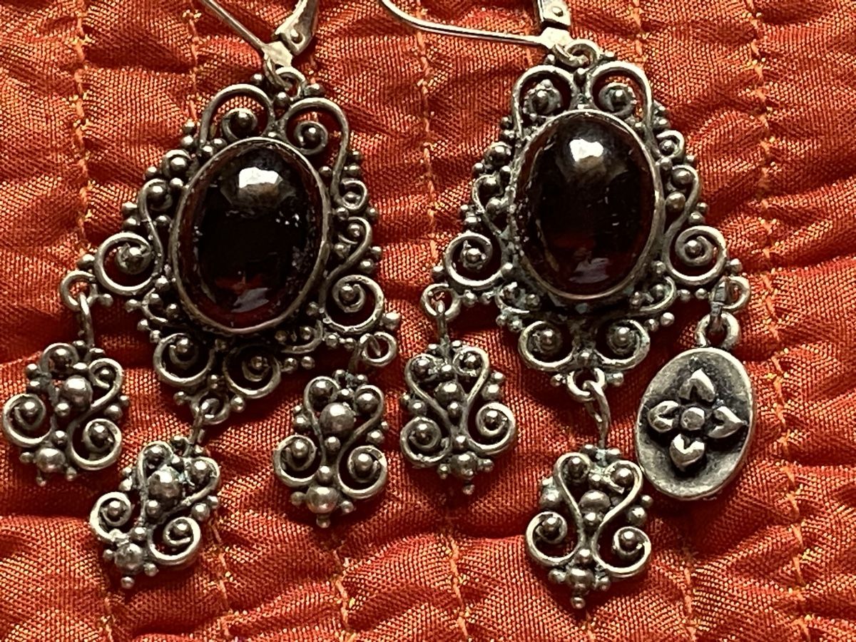 Orecchini pendenti & Orecchini a lobo: Boucles d’oreilles pendantes – Usato da Clarens venduto da OptitesJoliesChoses 1