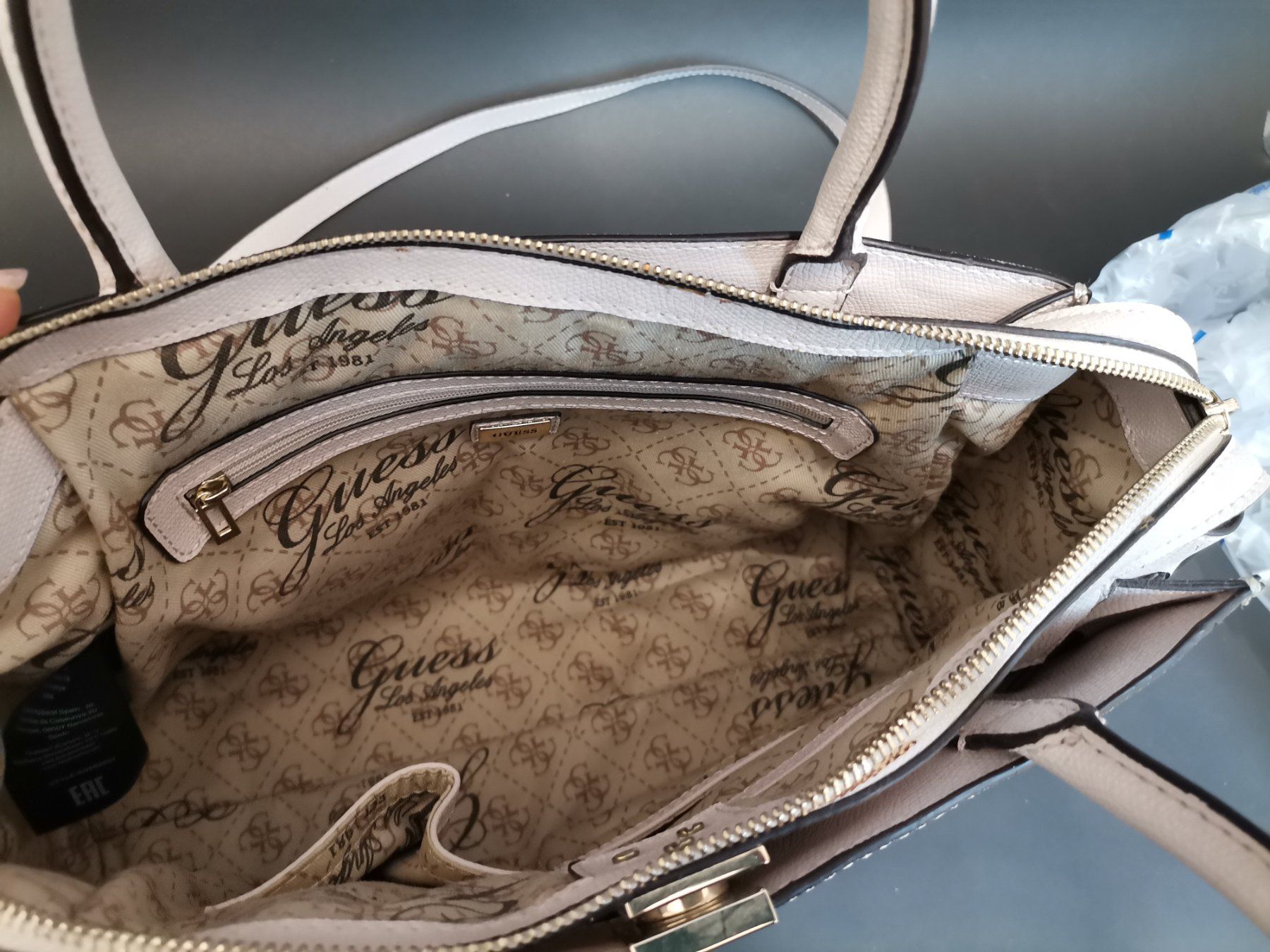 Guess Borse da donna: GUESS Damentasche – Usato da Schaffhausen venduto da Restwert_SH 5