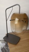 Stilvolle Tischlampe mit Bernsteinglas & Metallgestell