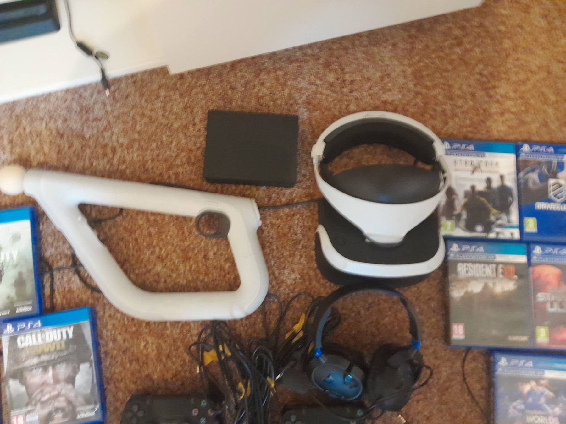 Sony Console: Ps4 komplett-set+VR-Brille+Aim Contrller+2Controller+10Sp+ko – Usato da Tann venduto da Raqueldoo 5