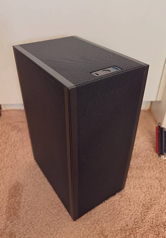 Custodie: Ssupd Meshlicious Mini-ITX PC CASE Black + PCI Riser 4.0 – Usato da Lausanne venduto da guestudio 2