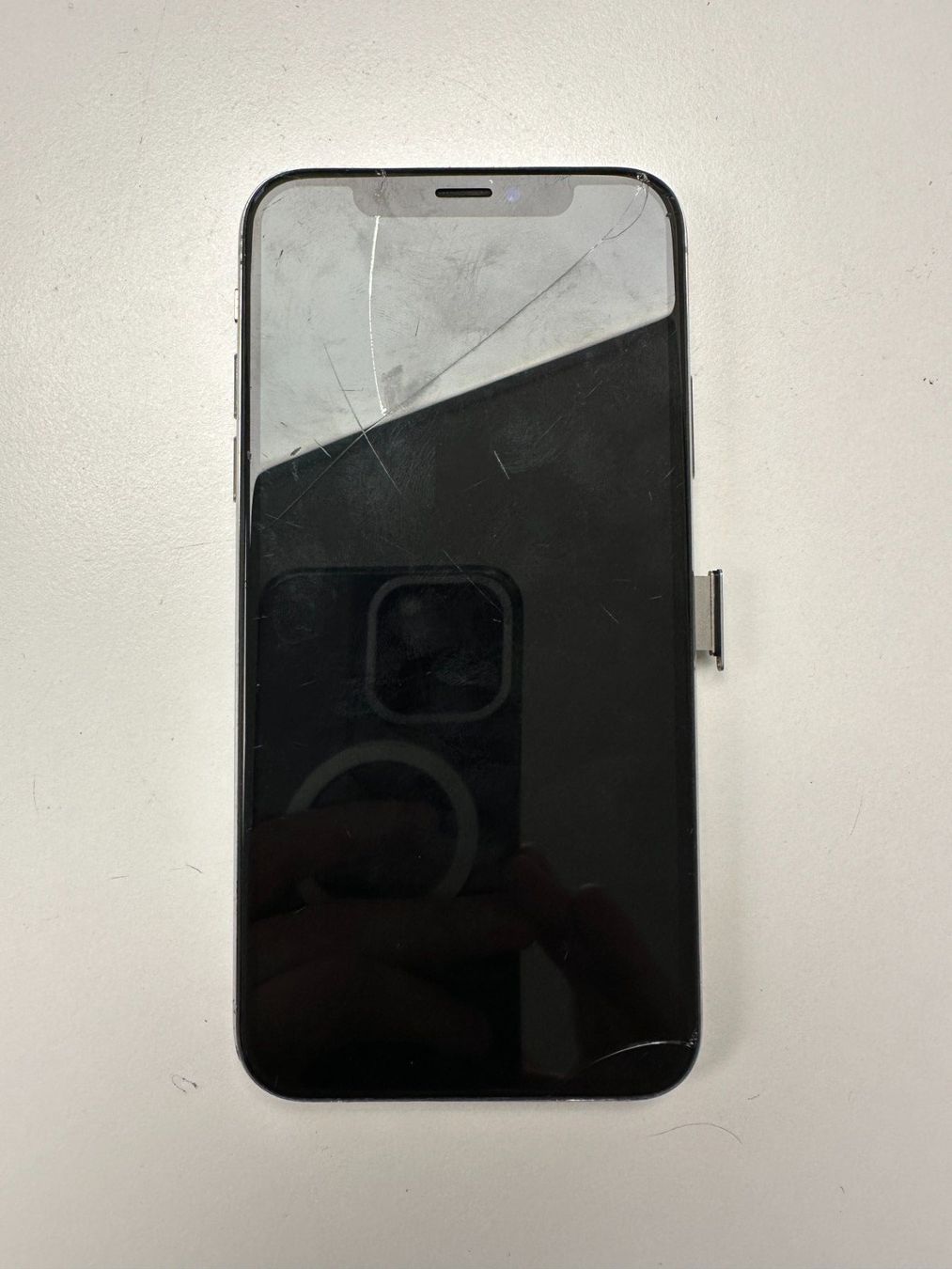 Apple Handys / Smartphones: Apple iPhone X, 64GB, silber – Defekt aus Basel von protekto