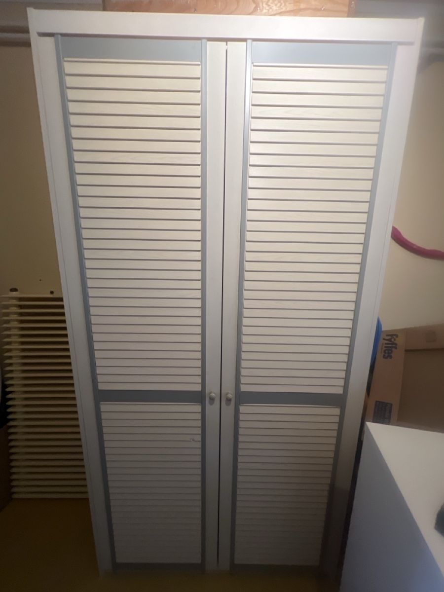 Armadi: Schrank – Usato da Schmitten FR venduto da nme_8wjh