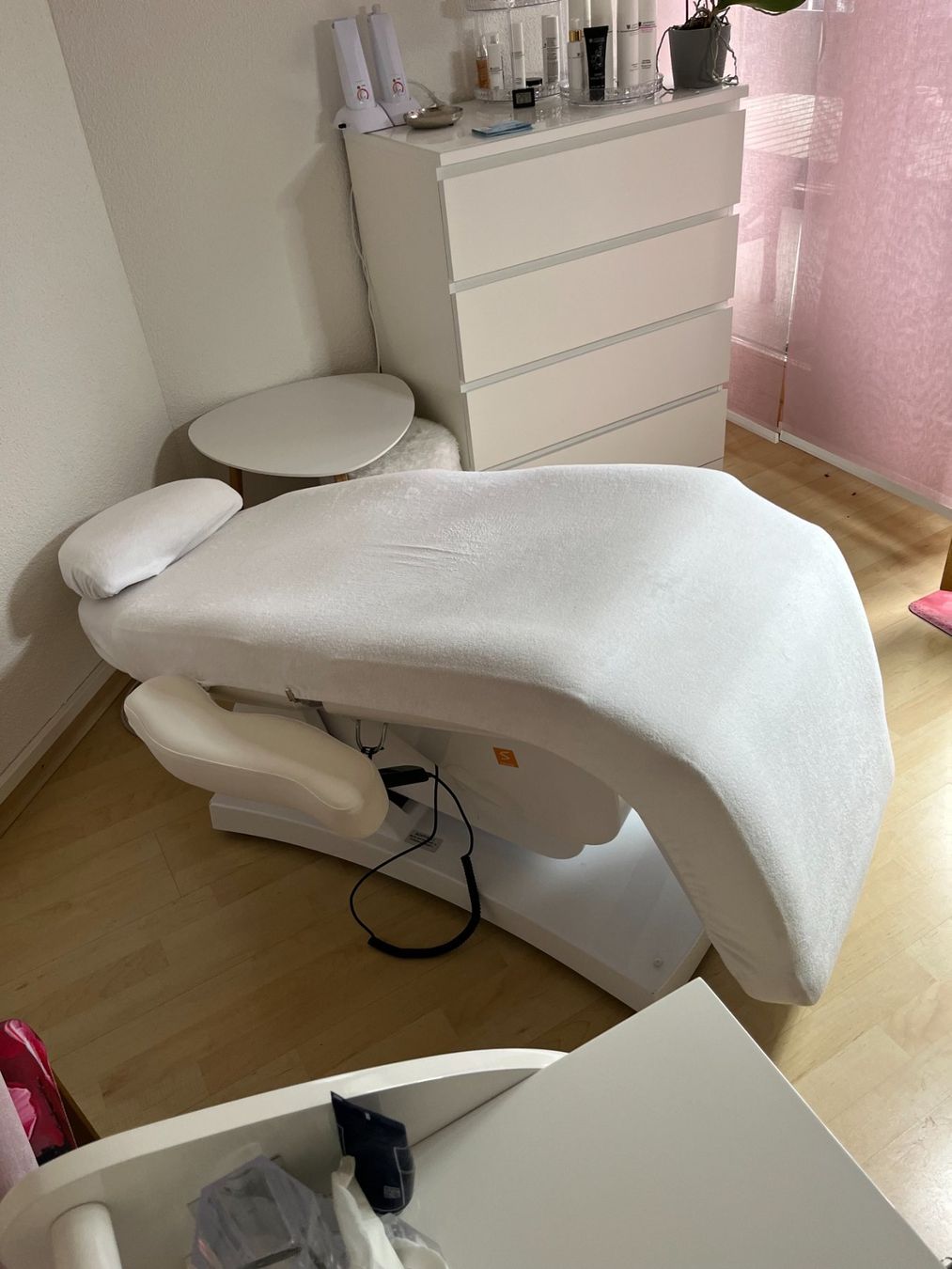Kosmetik-& Massageliegen: SOLENI Kosmetikliege – Gebraucht aus Bennau von 123rehans