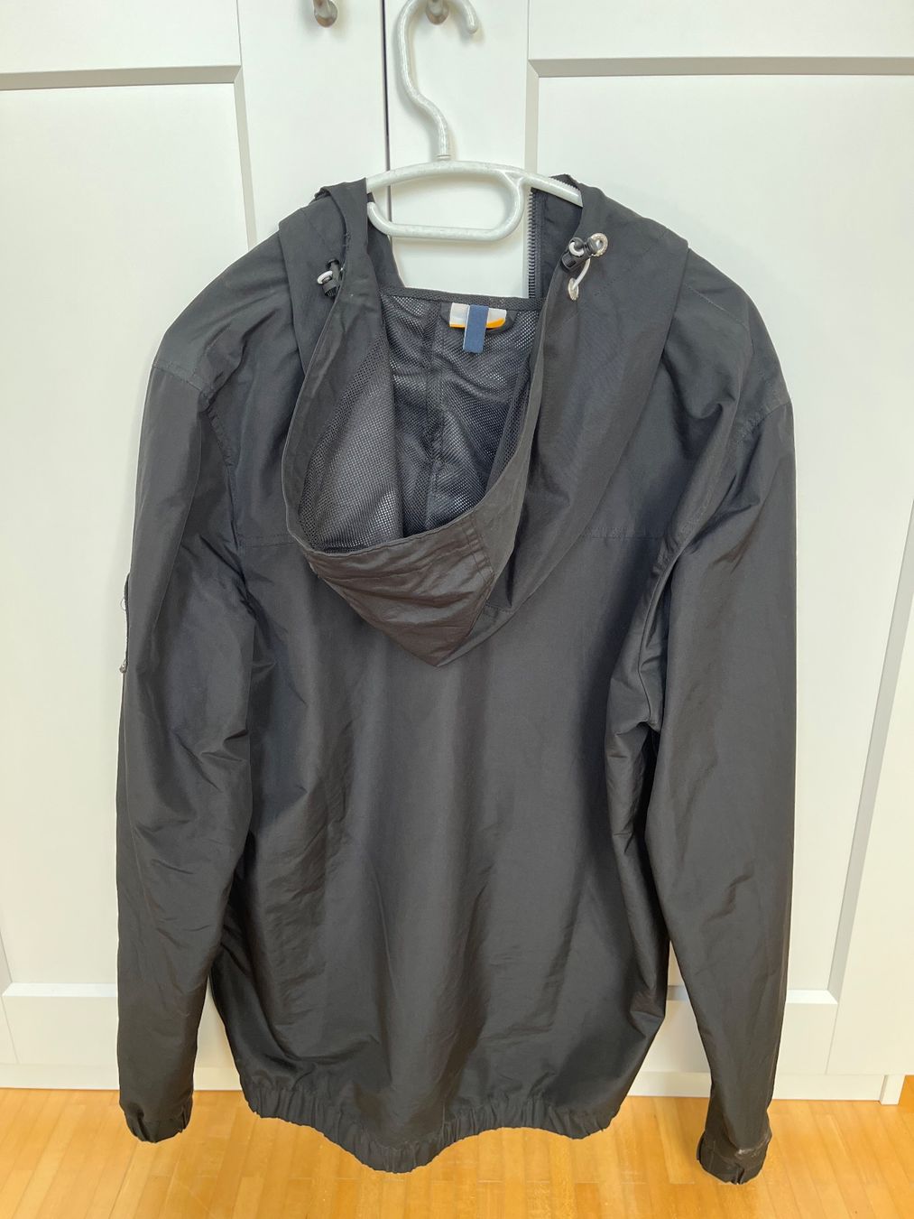 Ellesse Jacken: Ellesse Windjacke, Top Zustand, Grösse L – Gebraucht aus Zürich von lyn_tqp5 1