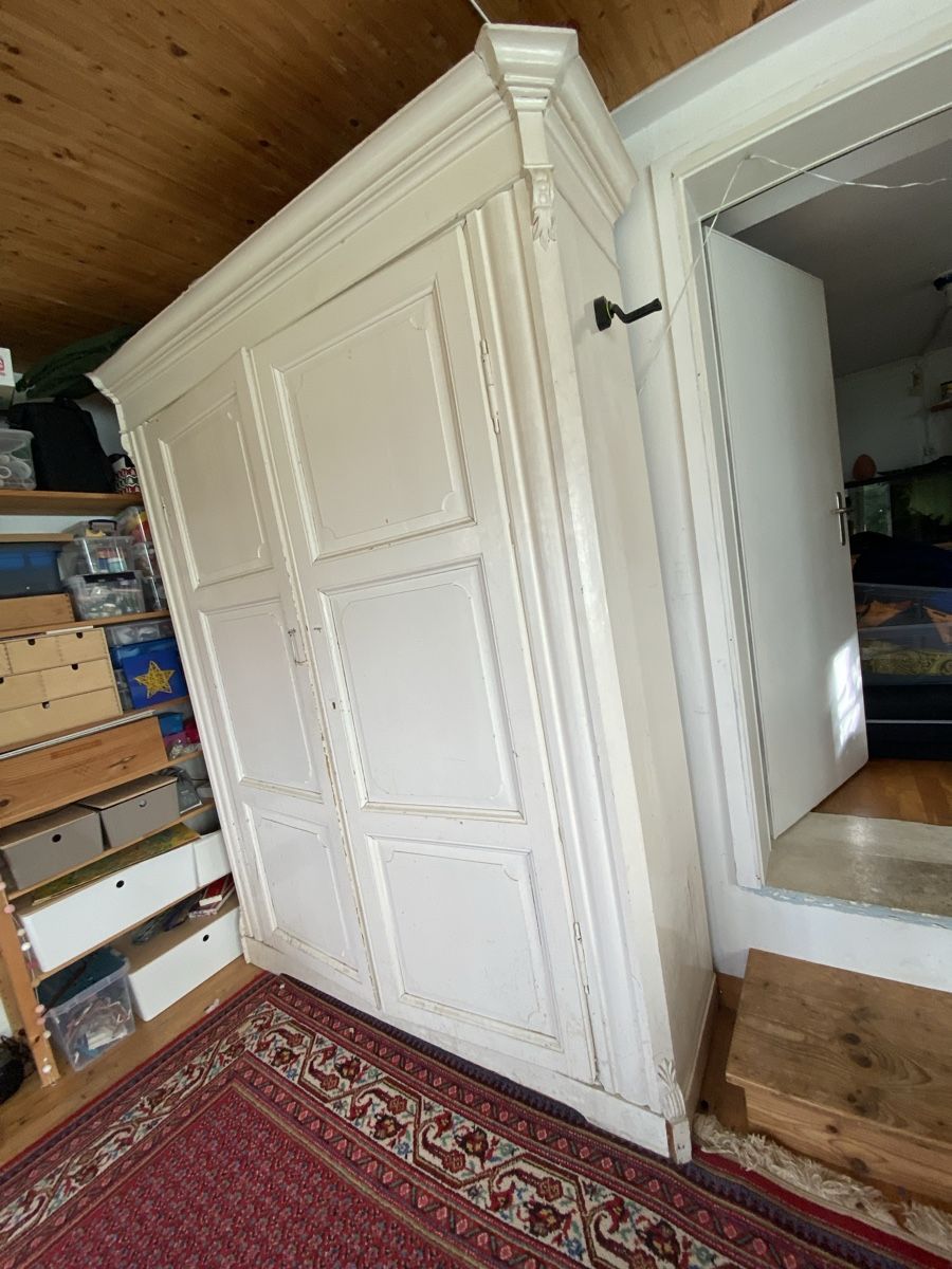 Armadi: Älterer Massivholzschrank – Usato da Au ZH venduto da seraphine02 1