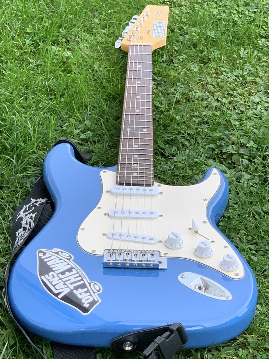 Strumenti musicali: „E - Gitarre“ – Usato da Wangen b. Olten venduto da Finolino28 8