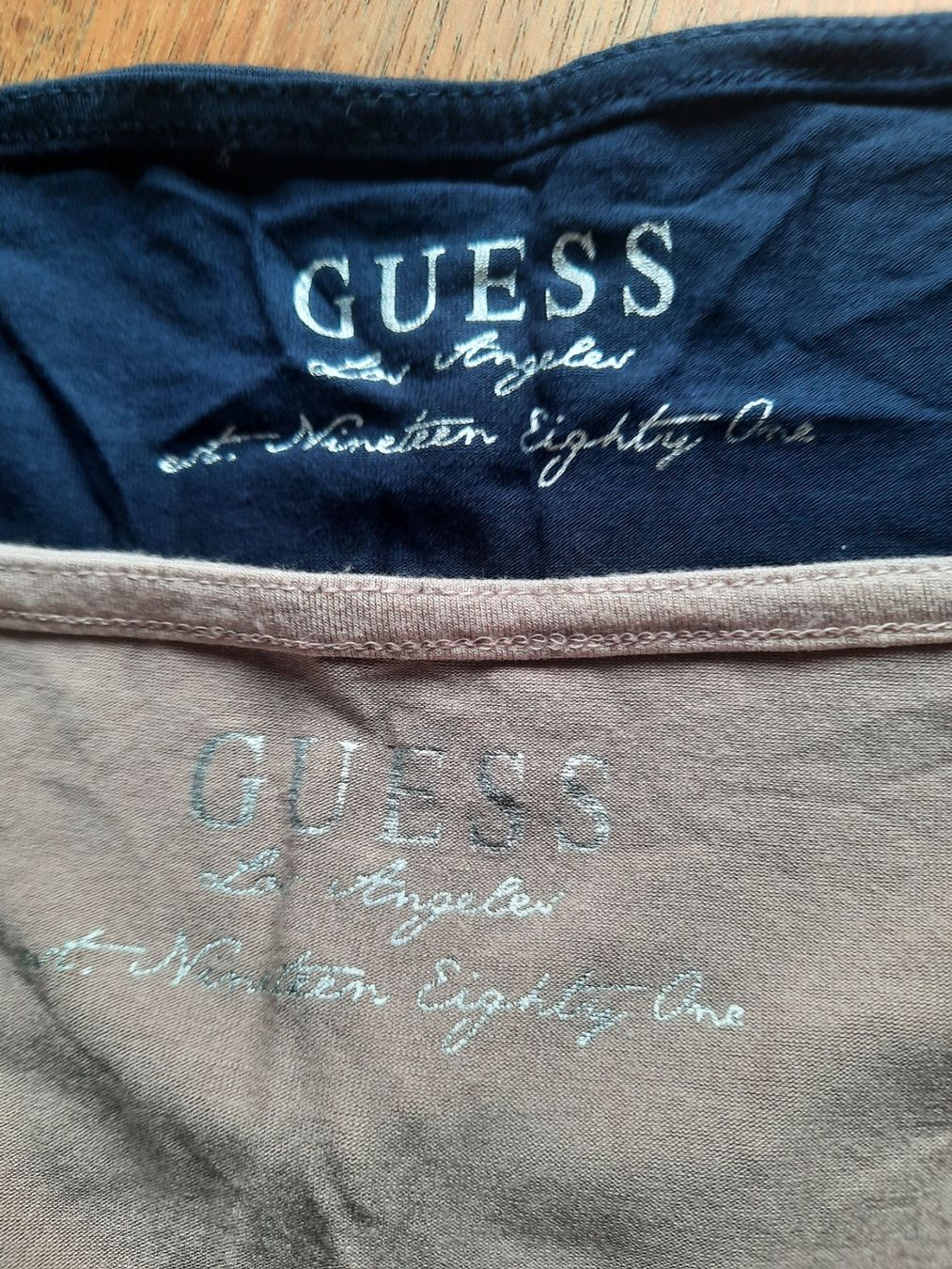 Guess Top: GUESS  2  Damen Oberteile - ein Preis  ! – Usato da Buchs SG venduto da miska01 1