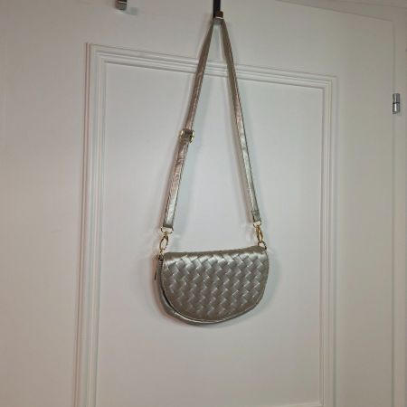 Silberne Friis Company Tasche – Spiegel, Golddetails