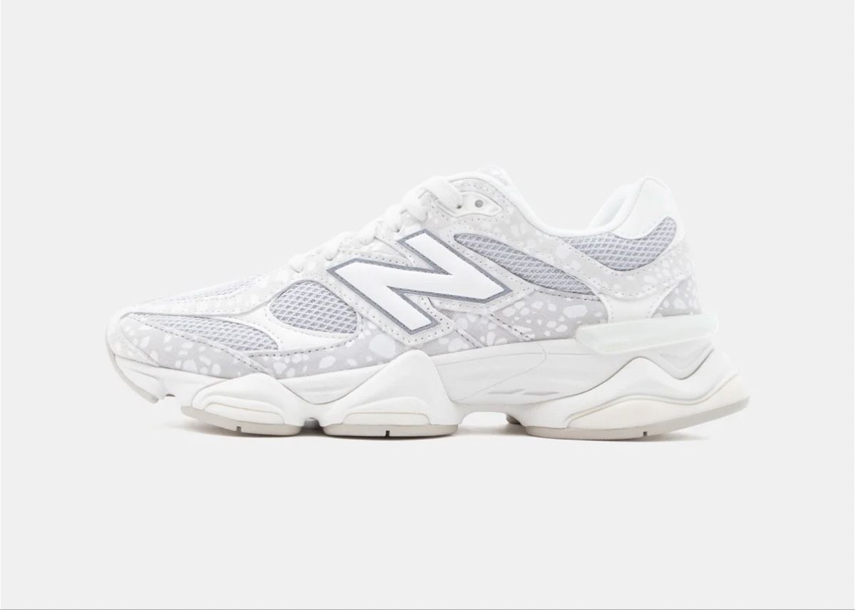 New Balance Scarpe da uomo: New Balance Sneakers 9060 – Usato da Herisau venduto da LauraHope