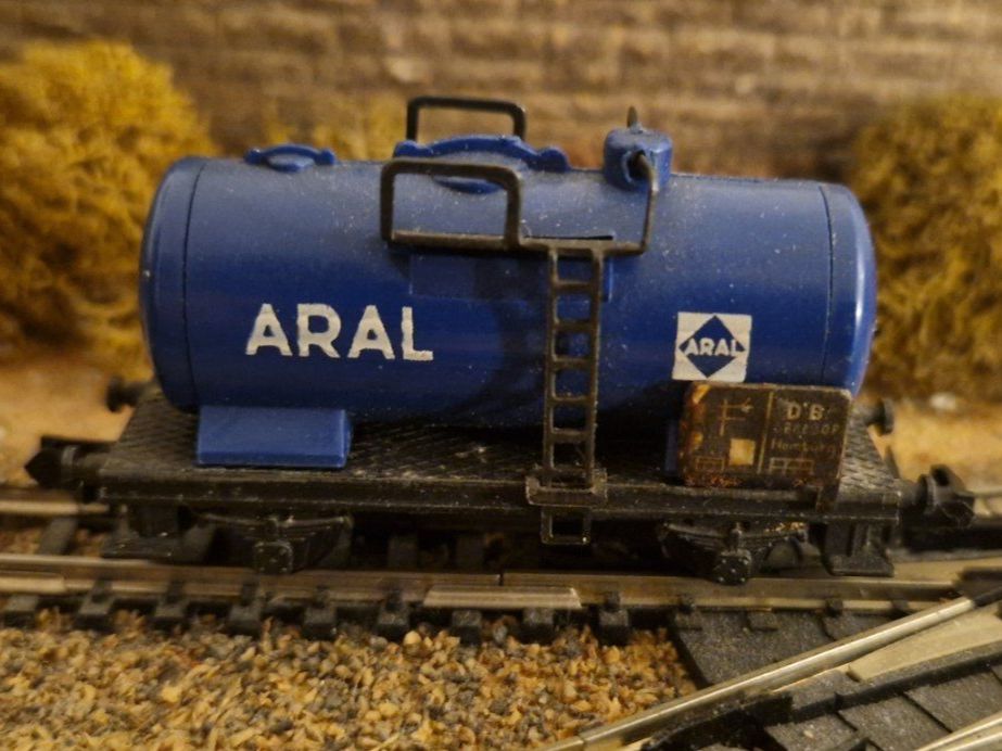 Arnold Trains électriques: Arnold Spur N Tankwagen "Aral" antik – D'occasion à Unterengstringen par b.kaiser81 4