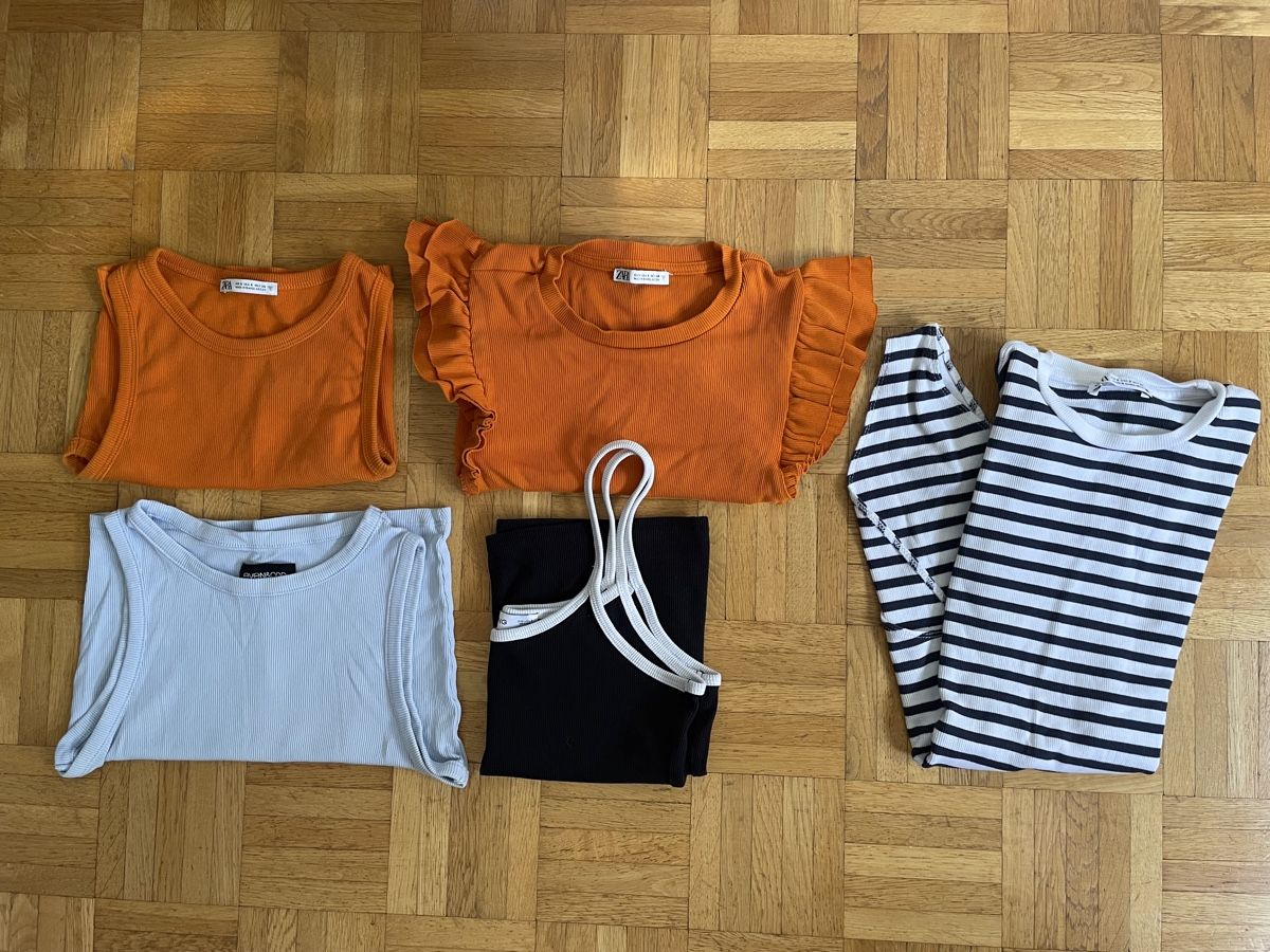 Lotti di vestiti: Sommer Tops Mix, Grösse S – Nuovo e nell'imballaggio originale da Küsnacht ZH venduto da Ulla-ZH
