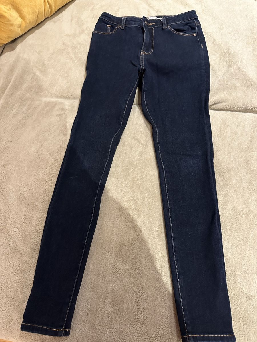 Jeans: Jeans size EU 36 – D'occasion à Neuchâtel par agn_jc66