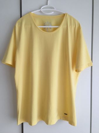 Neuwertiges Kurzarm-T-Shirt, Vanille