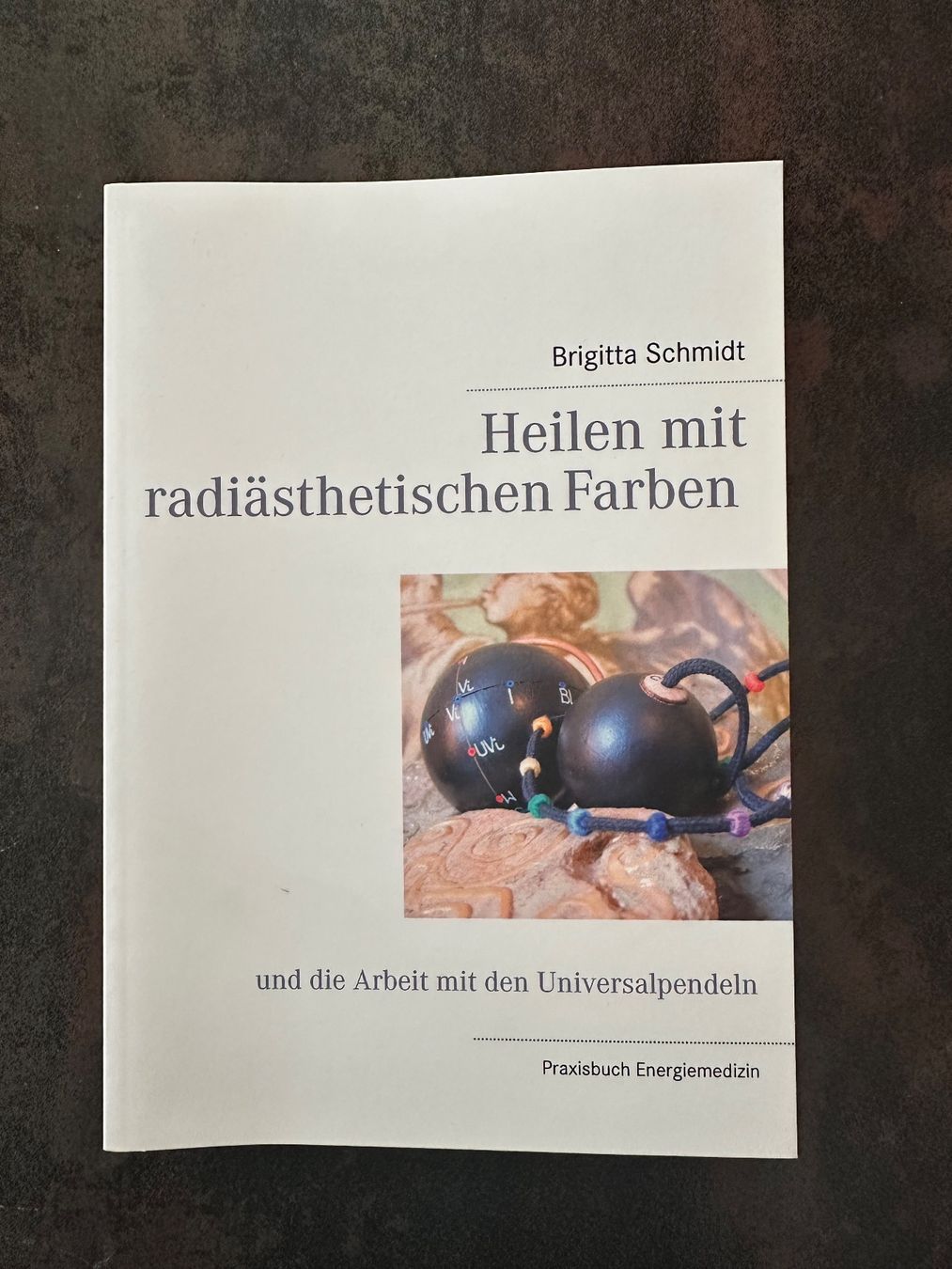 Libri: Heilen mit radiästhischen Farben – Nuovo (secondo la descrizione) da Ueberstorf venduto da Friteuse007