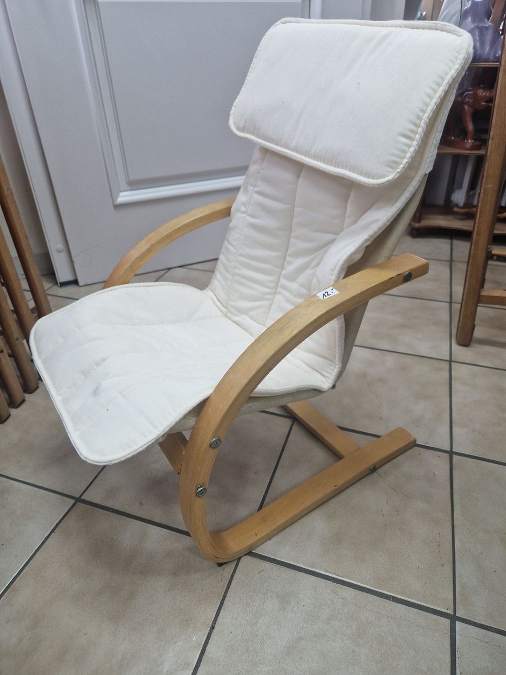 Poltrone: Gemütlicher Kinder Relaxsessel mit Holzrahmen, b – Usato da Mörigen venduto da Clio111 1