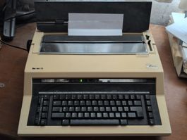Butec 11 elektrische Schreibmaschine
