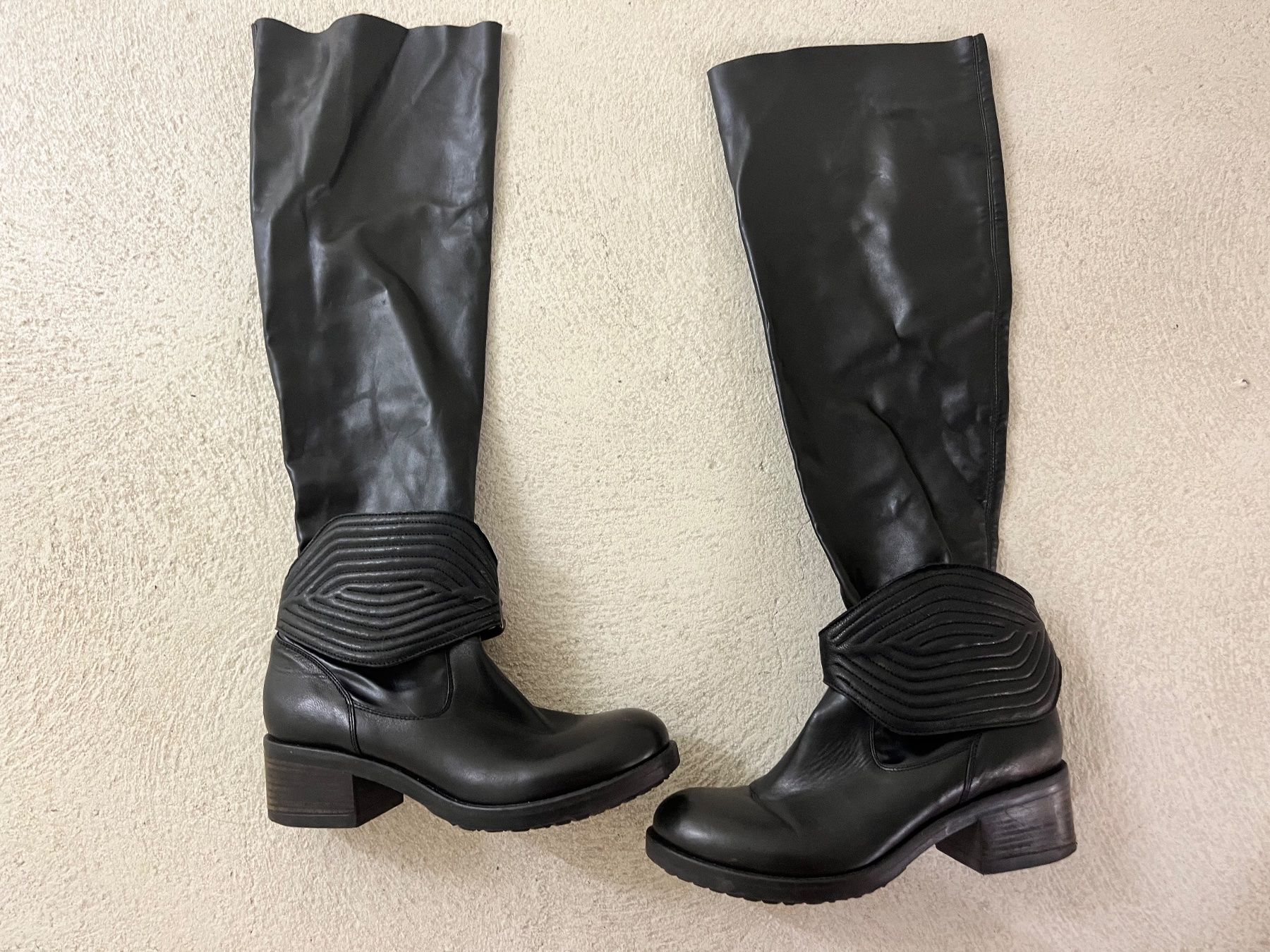 Scarpe da donna: Lederstiefel mit hohem Schaft – Usato da Allschwil venduto da Frida015 4