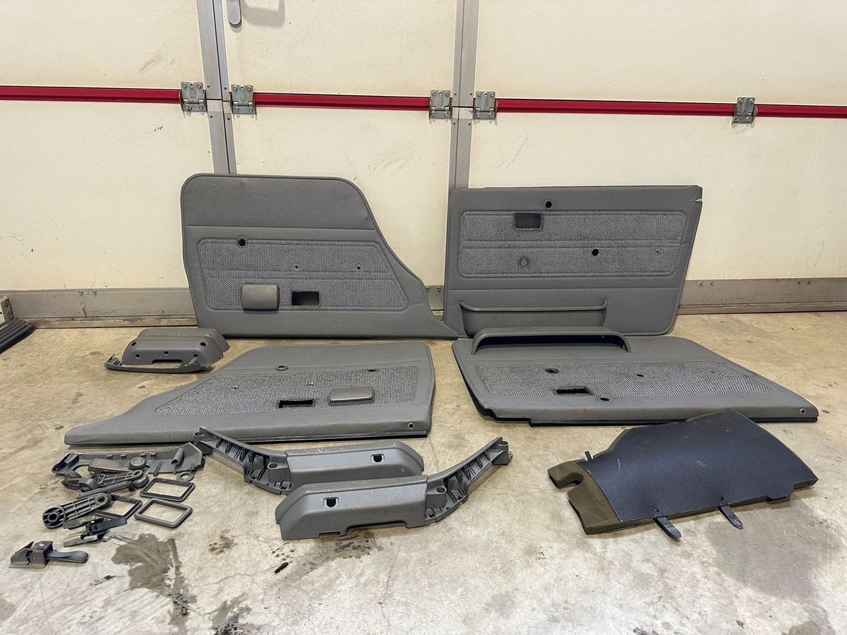 Opel Tutti pezzi di ricambio auto: Opel Ascona C Türverkleidung – Usato da Gurmels venduto da Zosso99 1