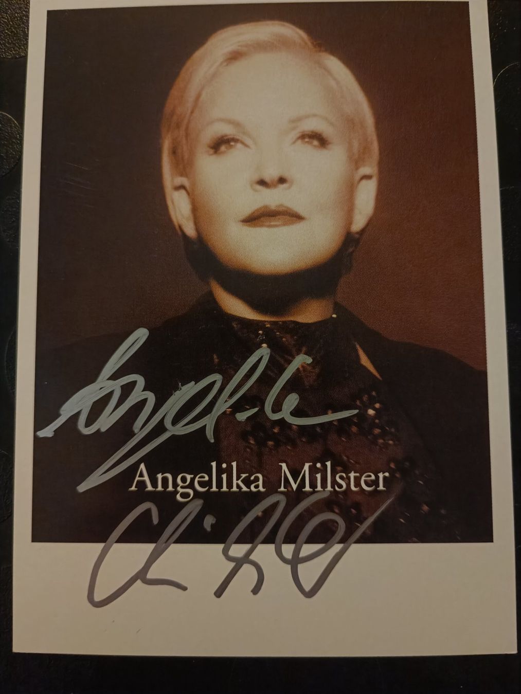 Autografi: Angelika Milster -  handsignierte Autogrammkarte – Usato da Menziken venduto da Artographs