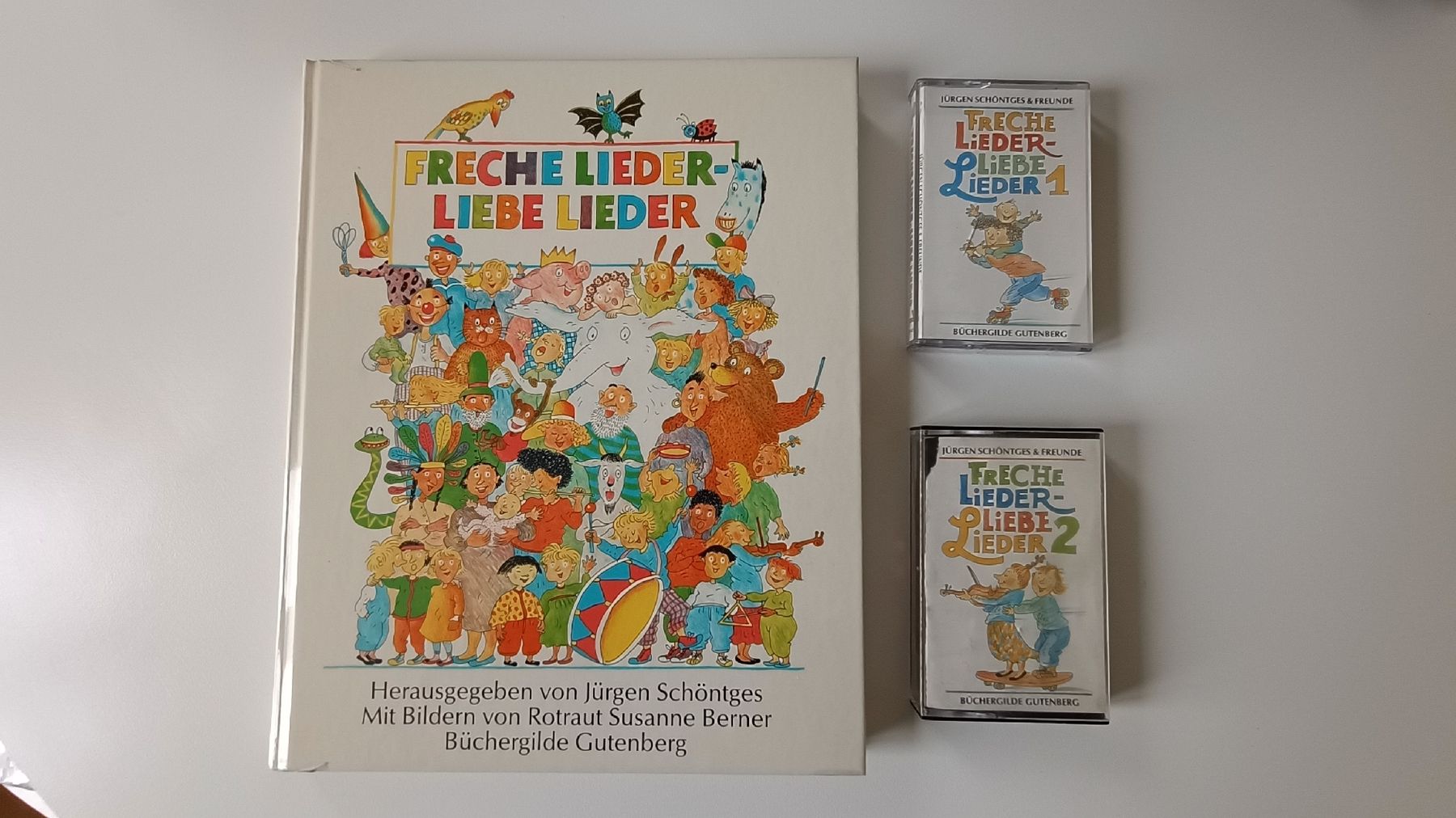 Kompaktkassetten: Liederbuch & 2 Kasetten: Freche Lieder-Liebe Lieder – Gebraucht aus Bassersdorf von Thg31