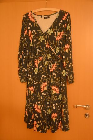 TAILLE 48-50 - ROBE NEU - FARBE GRUN