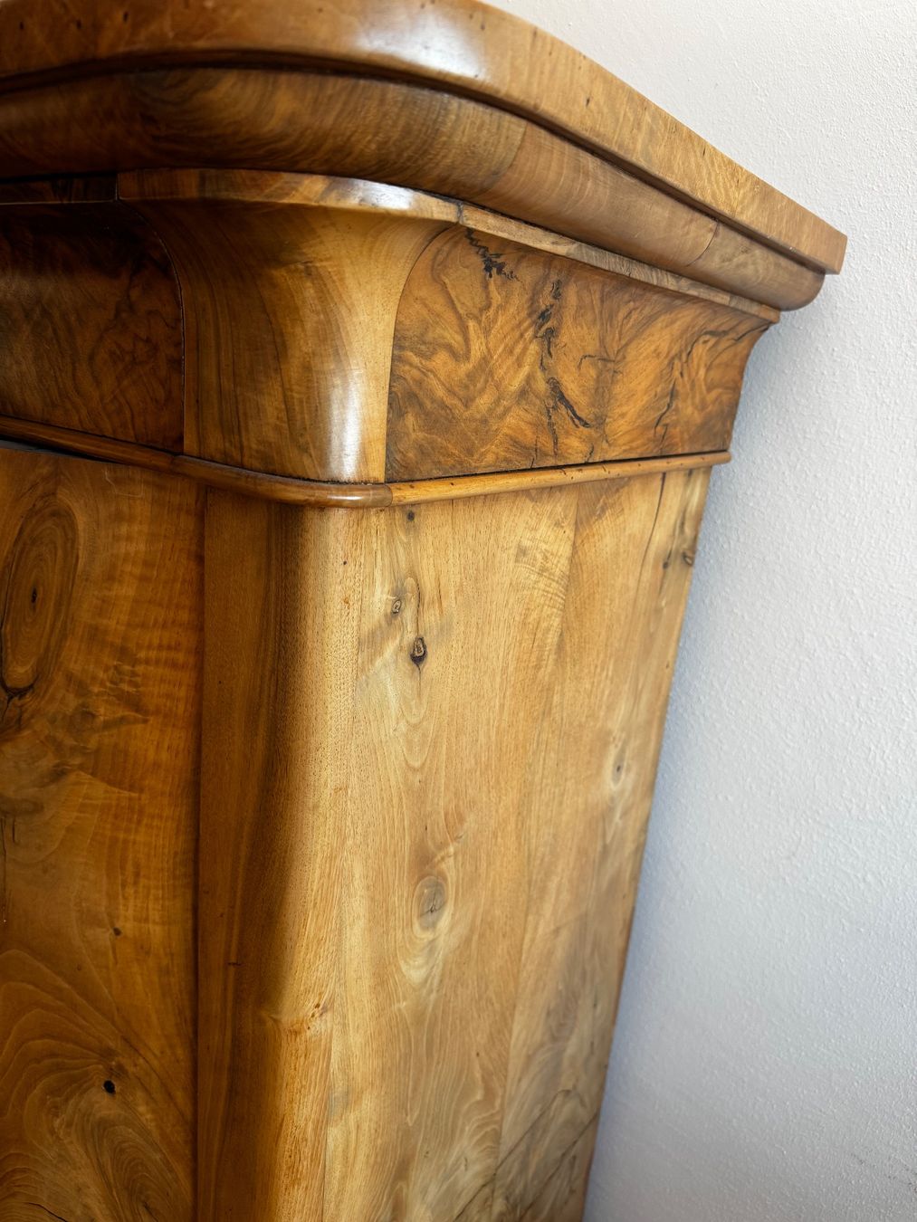 Armadi: Biedermeier Schrank mit Geheimschublade – Usato da Zürich venduto da tar_pm5k 2