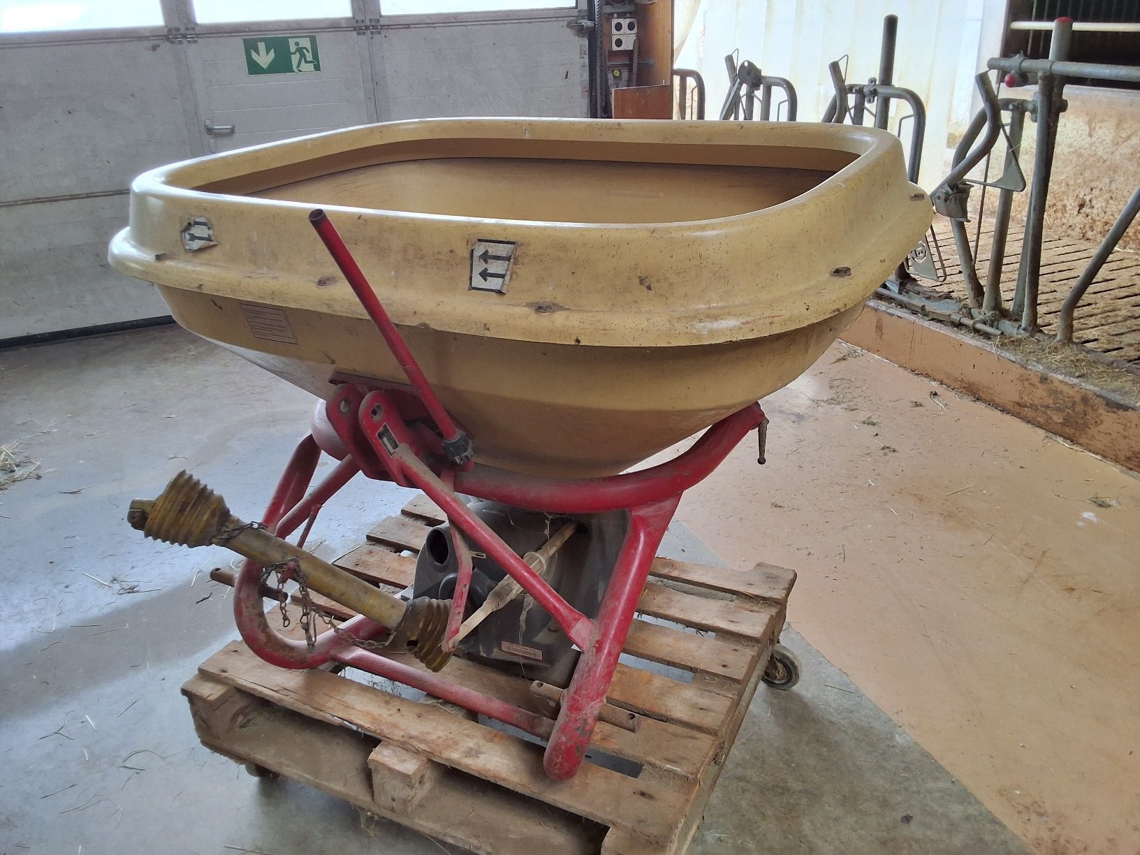Vicon Spandiconcime: Vicon Pendelduengerstreuer  – Usato da Mandach venduto da bbo_rf8n