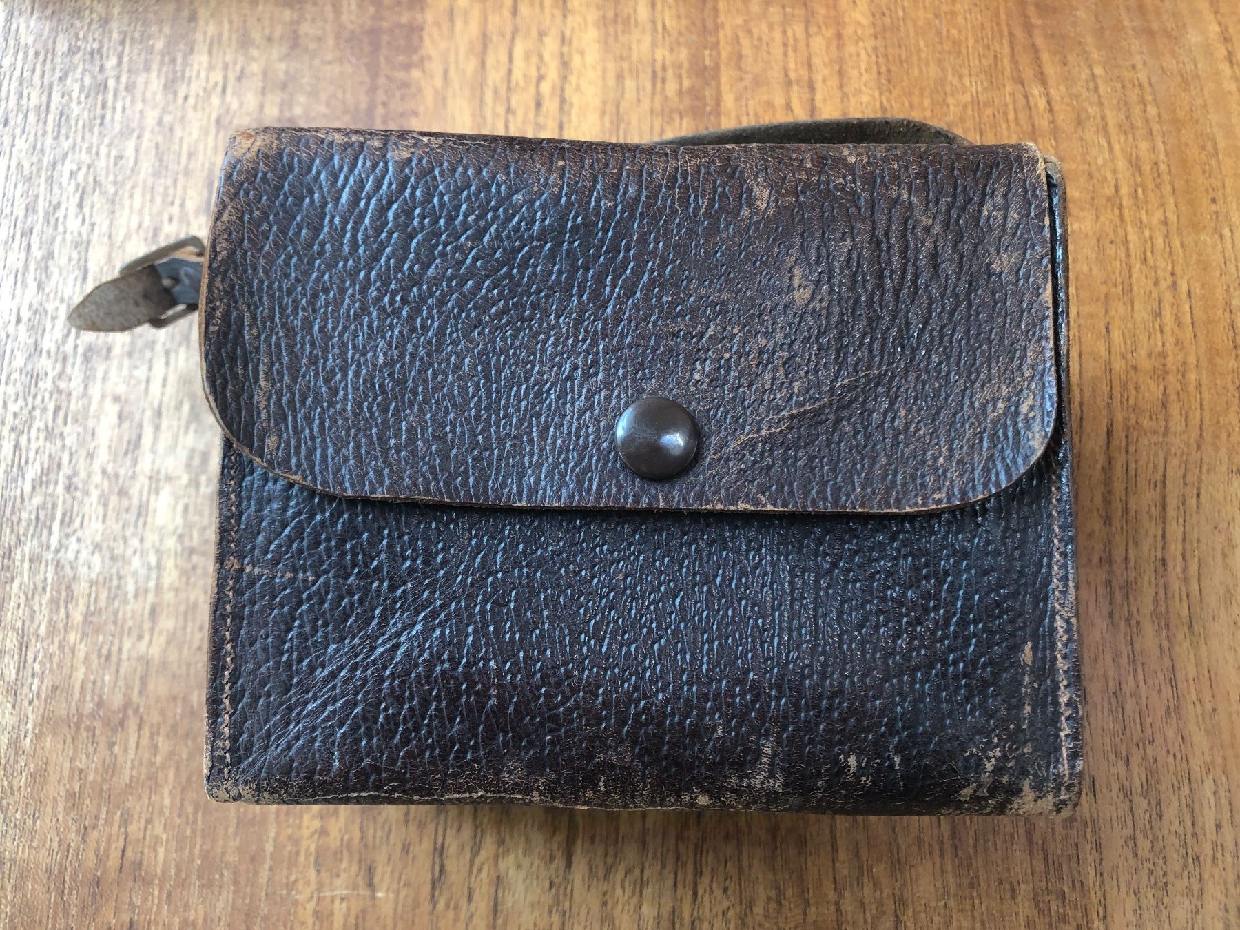 Agfa Fotocamera: Agfa Box Kamera mit Lederetui gebrauchter Zustand – Usato da Arlesheim venduto da leyRum4.5