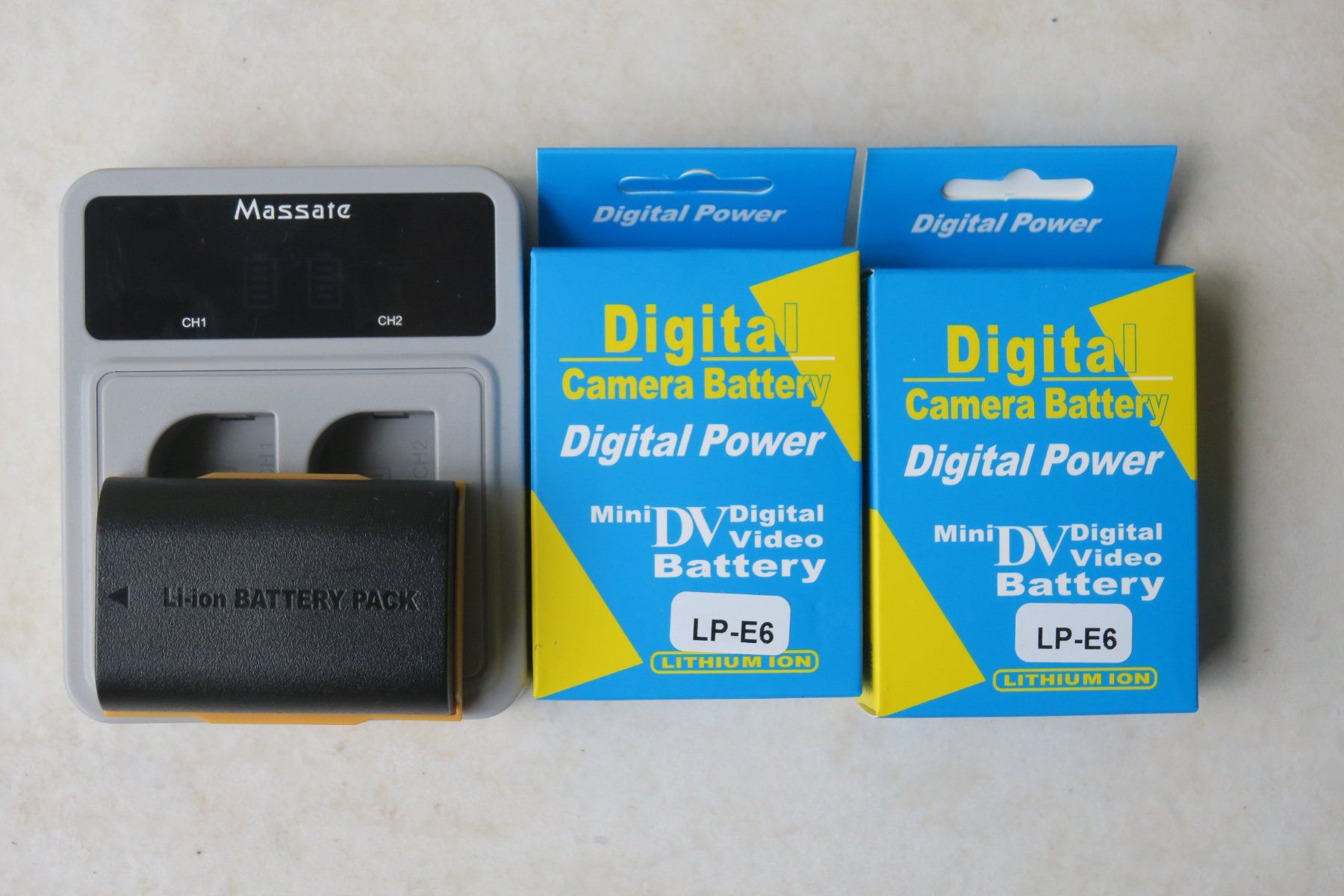 Canon Batterie: Canon eos Akkus LP-E6 / 3 Stück mit Ladegerät ungebraucht – Nuovo e nell'imballaggio originale da Sargans venduto da SPS70