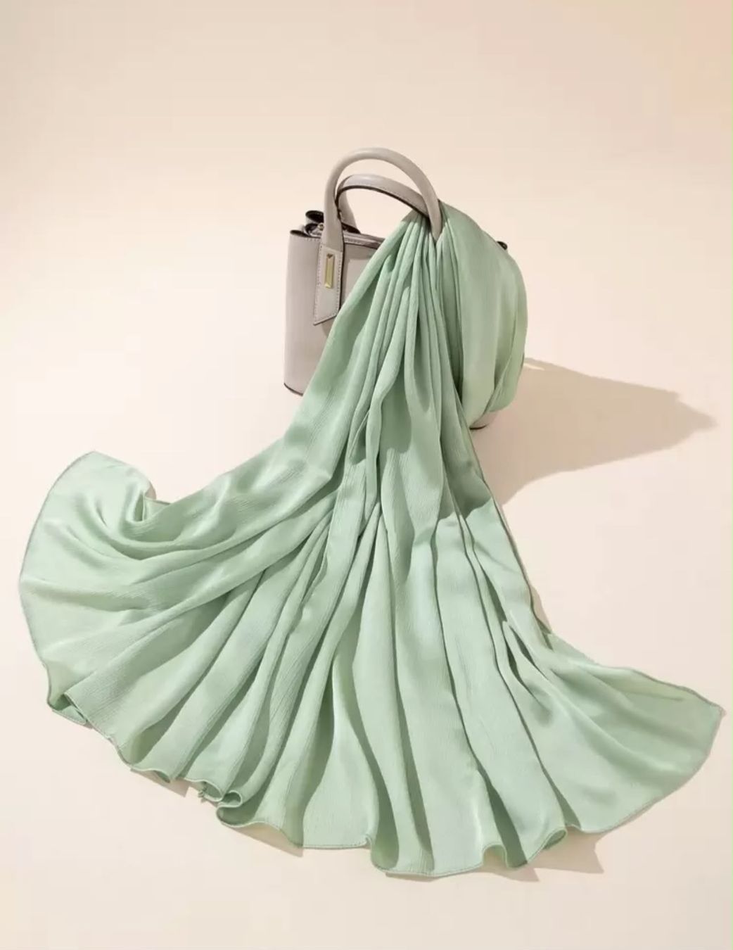 Foulards & écharpes: Foulard vert clair – Neuf avec emballage d'origine à Montreux par Iza_81199