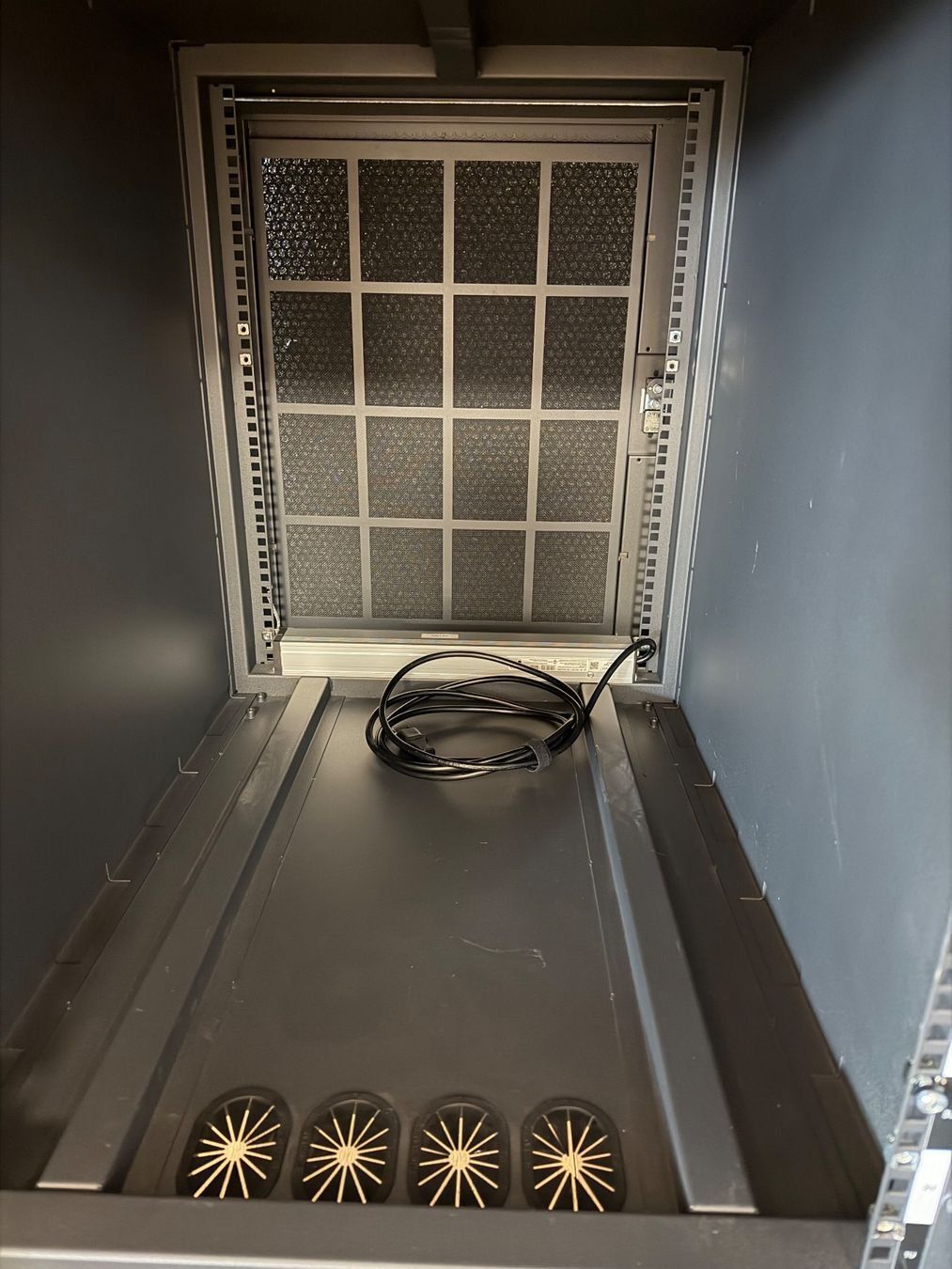Racks & Supports: Supermicro Serverrack 19zoll 14U – D'occasion à Engelberg par JackJonnie 6