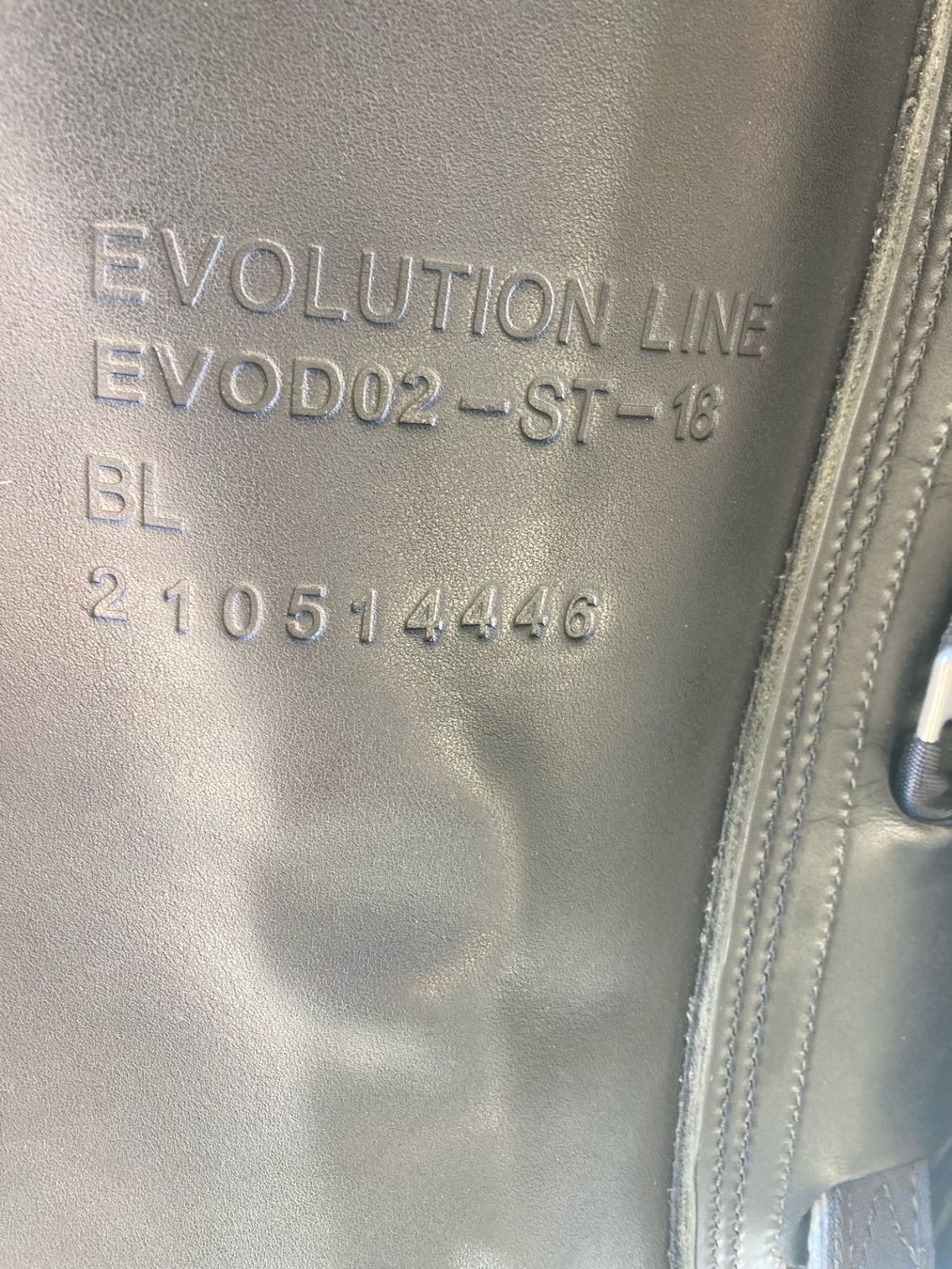 Sattel & Sattelzubehör: IKONIC EVOLUTION Dressursattel zu verkaufen – Gebraucht aus Bassersdorf von Zempanelli 5