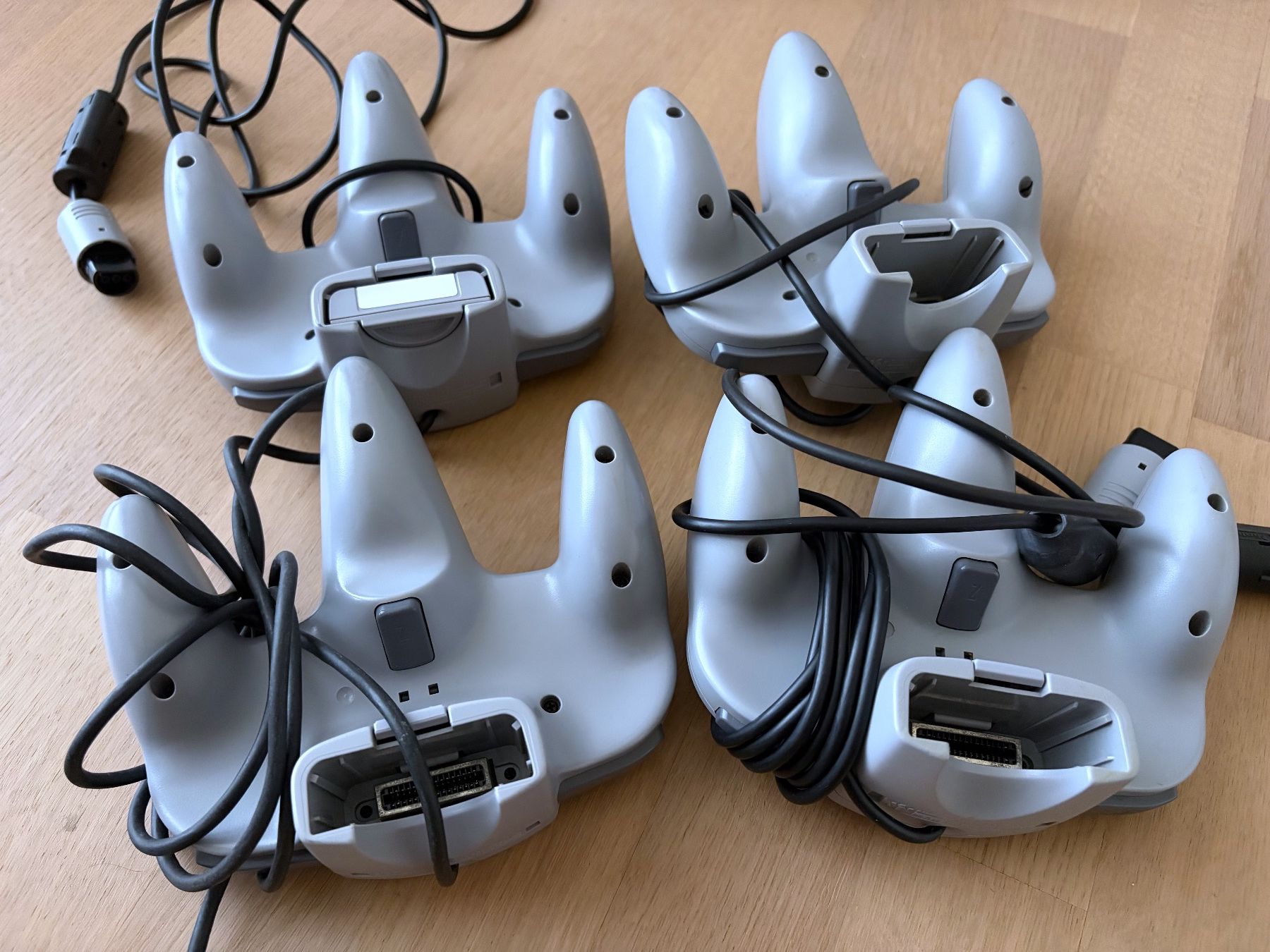 Nintendo Console: Nintendo 64 Konsole mit 4 Controller & Games im Set – Usato da Wollerau venduto da wintersnowflake 5