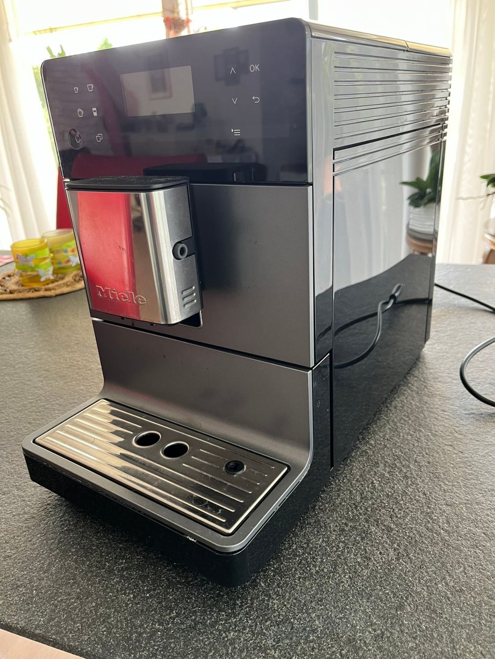 Miele Kaffeemaschinen & Espressomaschinen: Miele Kaffeevollautomat CM 5500 graphite – Gebraucht aus Muri AG von bimasent